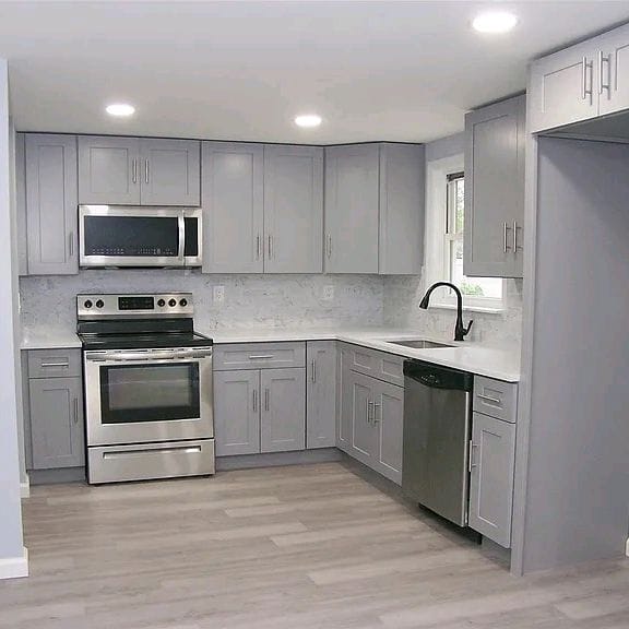 Grey Shaker kitchen cabinets