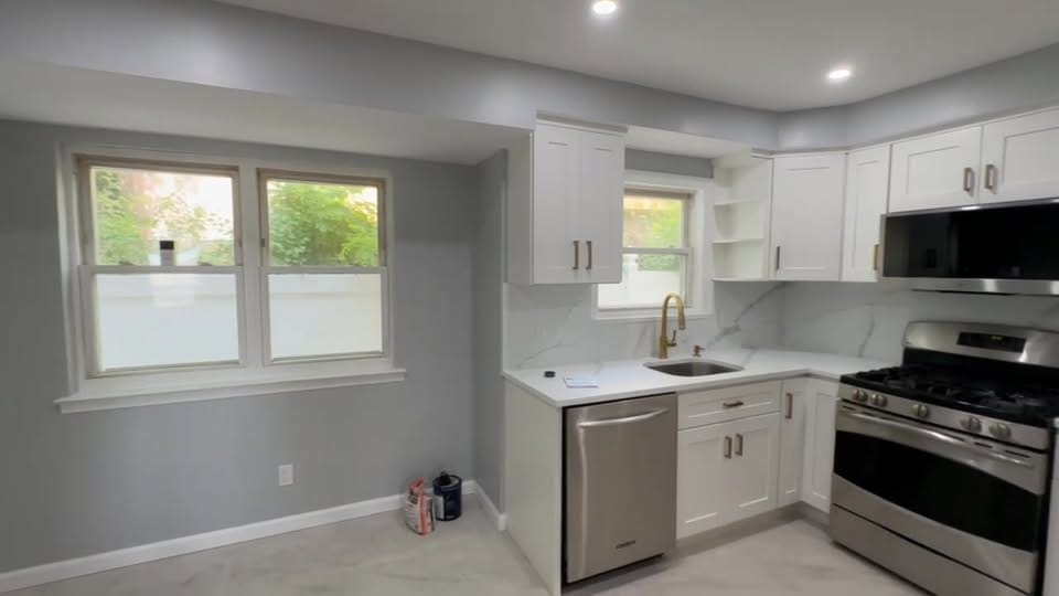 White Shaker kitchen cabinets