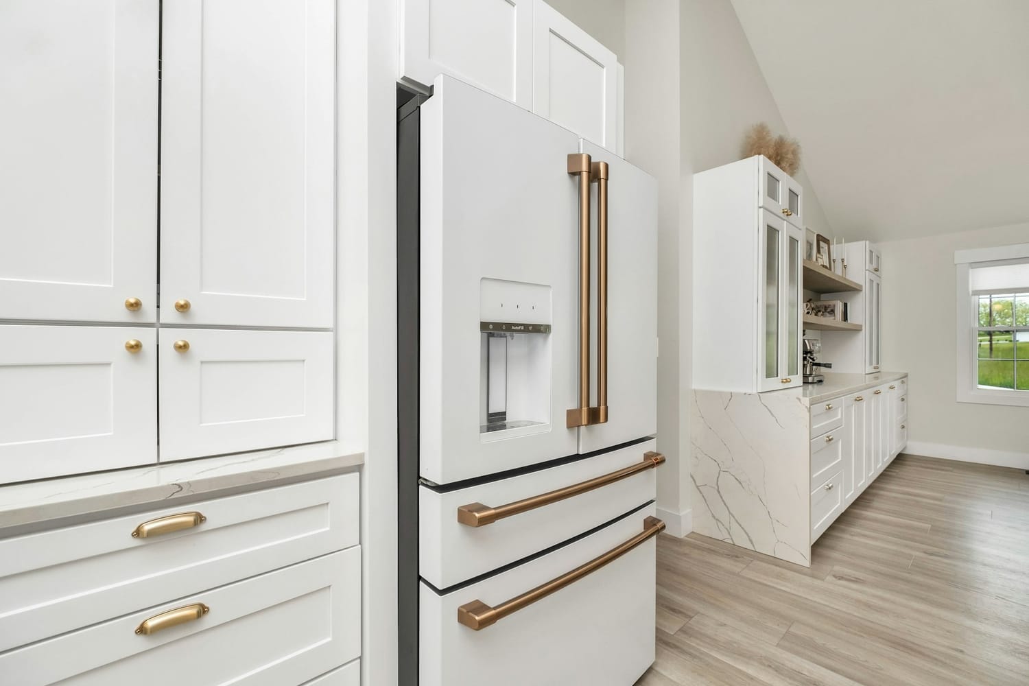 White Shaker kitchen